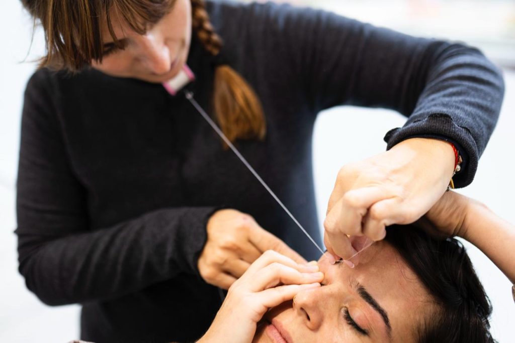 Depilación con hilo Tania Pereira